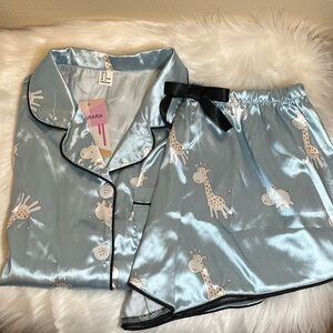 Wdirara Light Blue Giraffe Two Piece Pajama